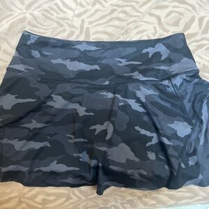 Athleta Black Camo skort size Large